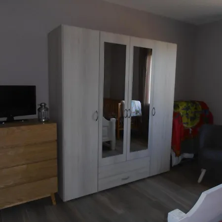: Maison Confort, 4 Adultes Et 1 Bebe Holiday home *