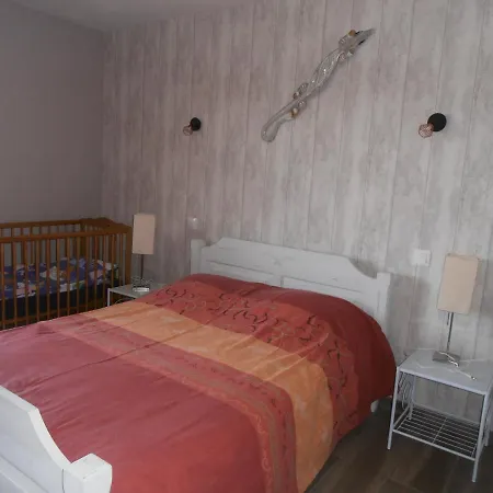 Holiday home : Maison Confort, 4 Adultes Et 1 Bebe