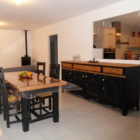 : Maison Confort, 4 Adultes Et 1 Bebe